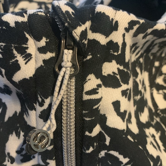 LULULEMON ATHLETICA Hoodie ZipUp jacket. Heavyduty Thick jacket- cold weather!! - Picture 11 of 12